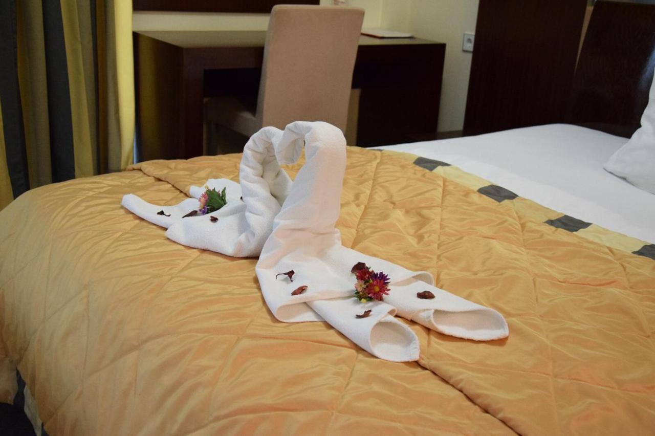 Hotel Atina บันยาลูกา ภายนอก รูปภาพ